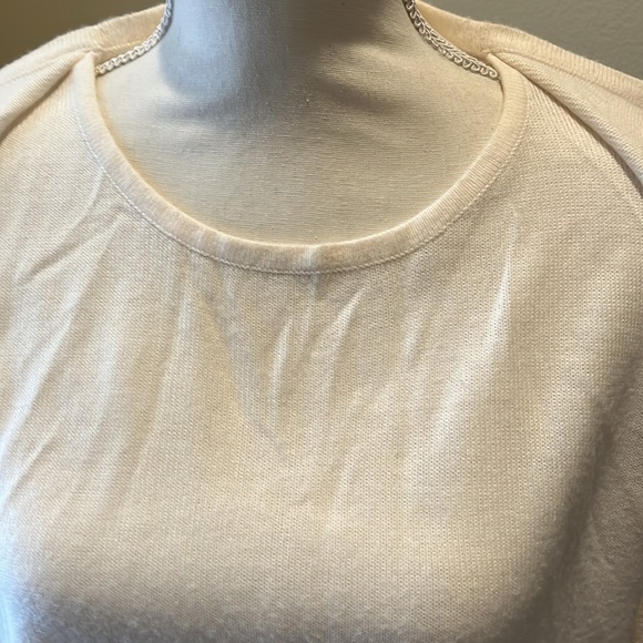 Winter white shell & sweater mock set Sag Harbor Petite M Acrylic lightly worn - Picture 3 of 7